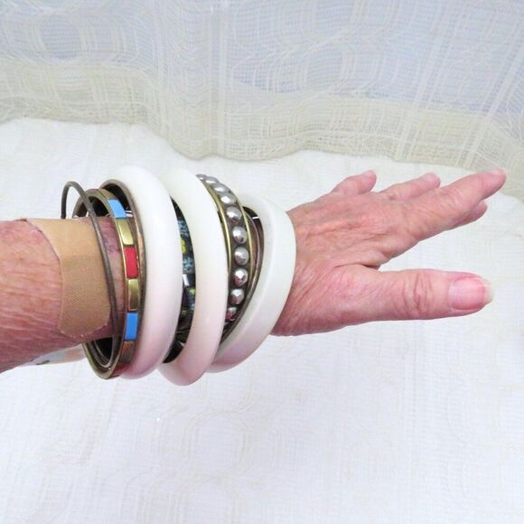 Set of 11 Bangle Bracelets Women Cream, Gold Toned, Multi Color, Casual Jewelry - Picture 7 of 8